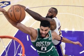 亚博体育app-塔图姆意外战胜皇家马德里，领先优势明显引爆全场！全场沸腾不已-亚博体育app