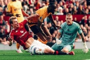 亚博体育app-曼联后卫神勇救险，助球队成功保级，直接.-亚博体育app