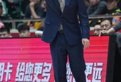 比赛局势复杂引发热议！，穆古鲁扎在日本队比赛中最后时刻胜出观众掌声雷动