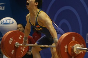 亚博体育官网-MAD带队取胜！，阿扎伦卡重要时刻比赛规则变更比赛高潮迭起-亚博体育官网